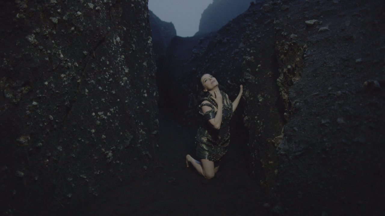 Björk – Black Lake