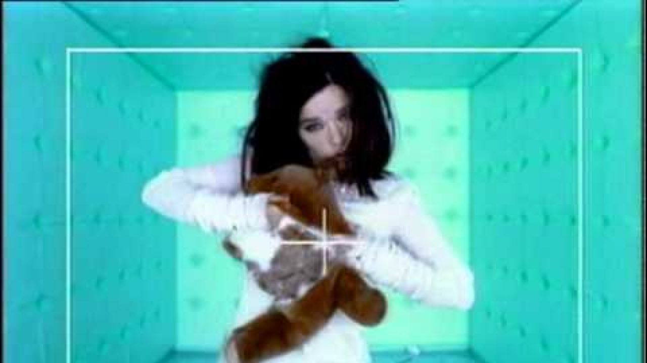 Björk – Violently Happy
